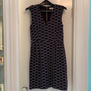 Sleeveless, blue/white dress